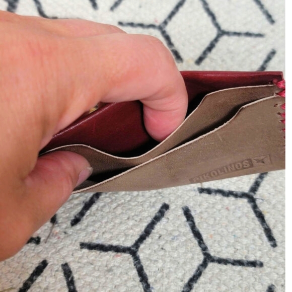 Pikolinos Unisex Taupe Brown w Wine Red Accent Leather Credit Card Holder Wallet - Picture 2 of 9
